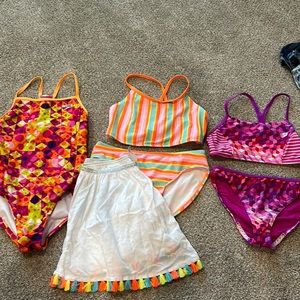 LOT- Girls Swimsuits M